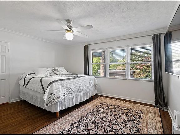 4th image of 284 Lakemoore Dr NE APT E