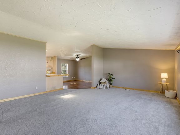 5th image of 4712 Graham St