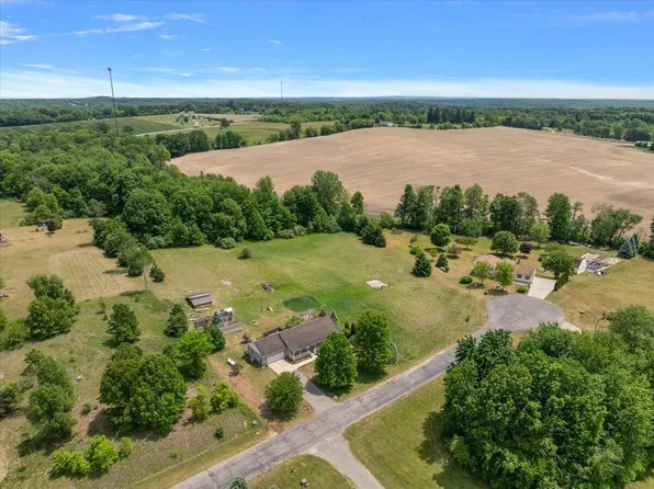 2171 Walking Horse Ln, Allegan, MI 49010