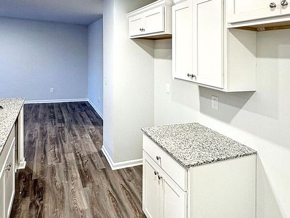 2nd image of 3916 Woodland Ave