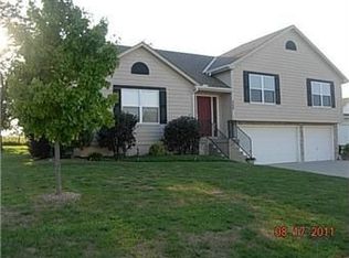 304 SW Horseplay Dr, Oak Grove, MO 64075