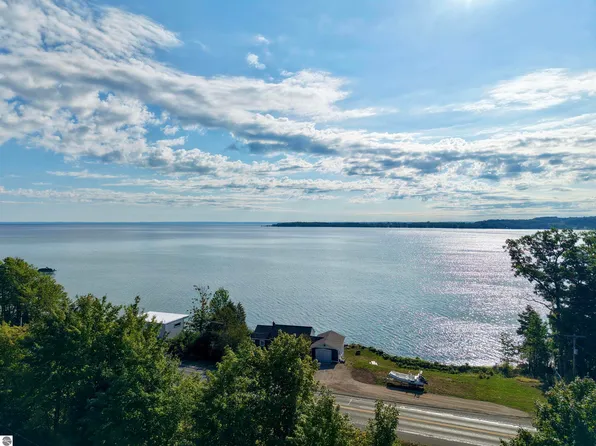 800 N Saint Joseph St, Suttons Bay, MI 49682