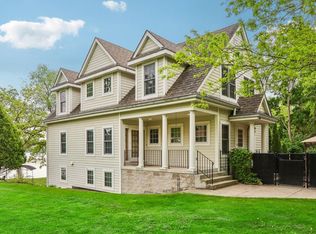 1308 N Breezeland Rd, Oconomowoc, WI 53066