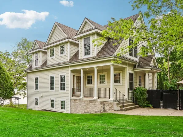 1308 North Breezeland ROAD, Oconomowoc, WI 53066