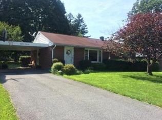 1866 Manor Ridge Dr, Lancaster, PA 17603