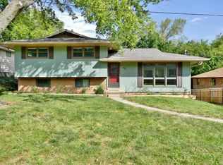 411 W Stonegate Rd, Peoria, IL 61614