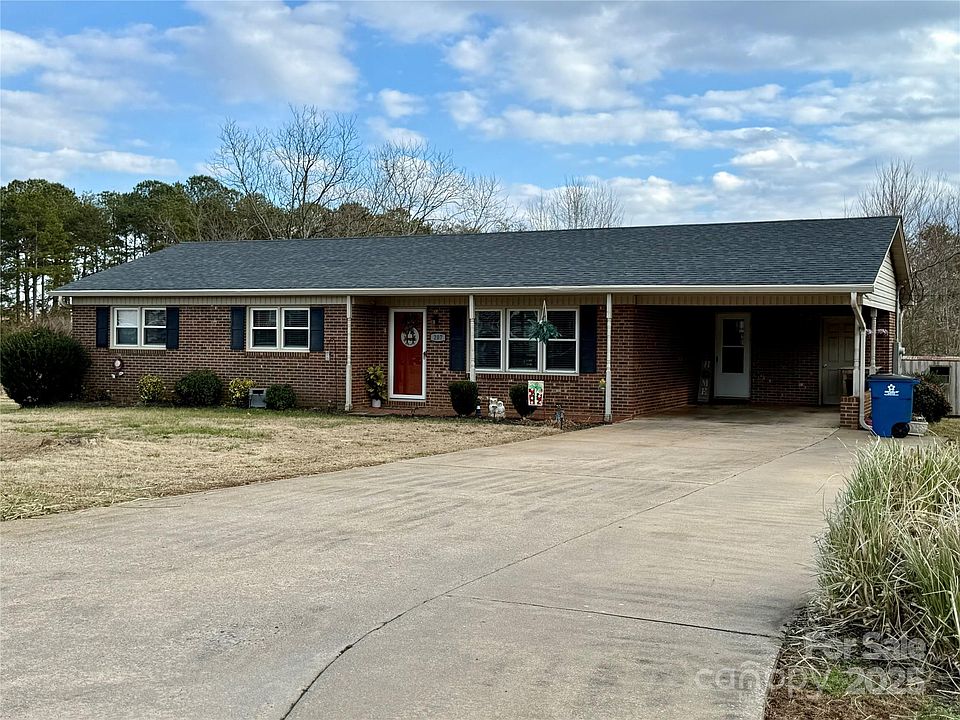 1st image of 207 Hazelwood Dr