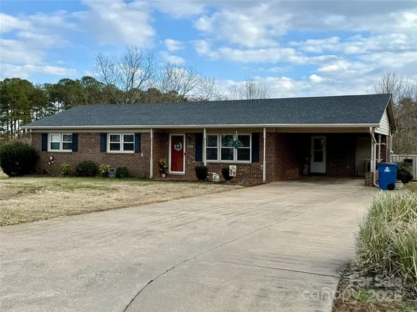 207 Hazelwood Dr, Forest City, NC 28043