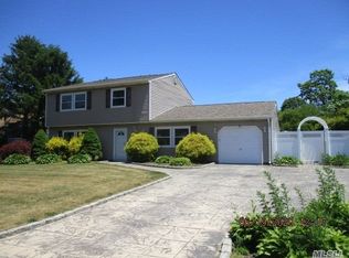 15 Ormand Ave, Medford, NY 11763