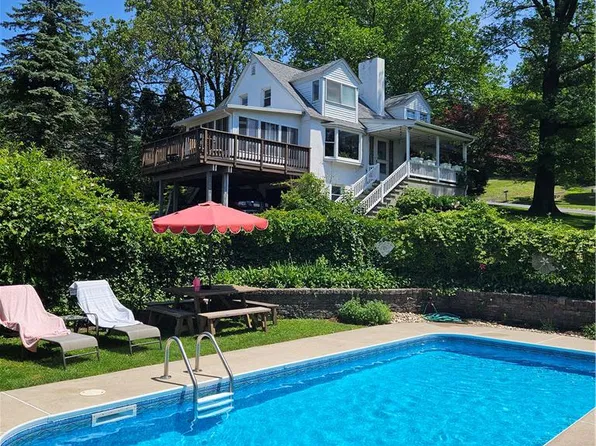 1349 Beverly Hills Rd, Coopersburg, PA 18036