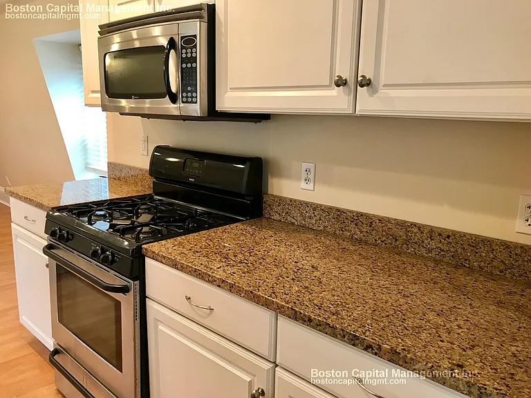 674 Main St — Photo 11