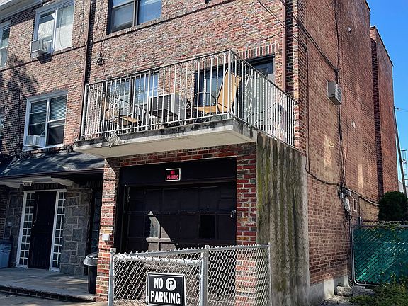 2nd image of 2812 45th St