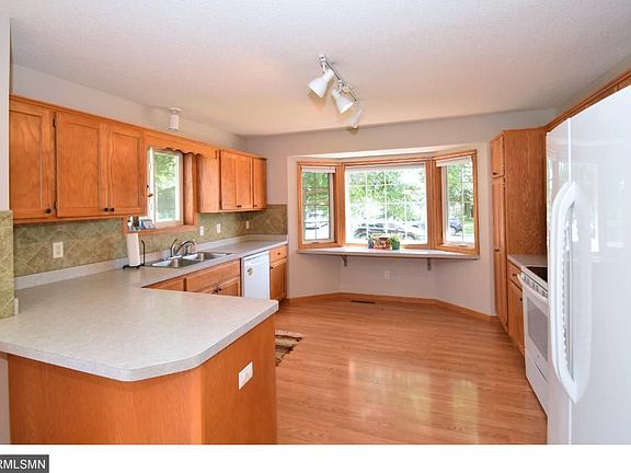 2nd image of 625 99th Ln NE