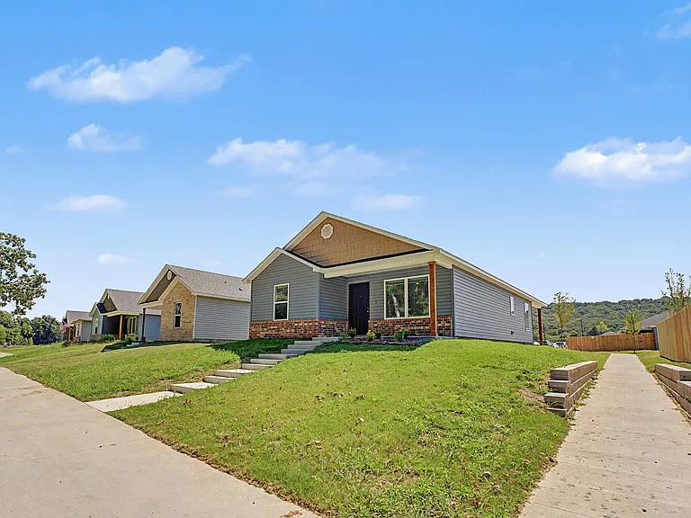 3222 S Bayou Aly — Photo 2