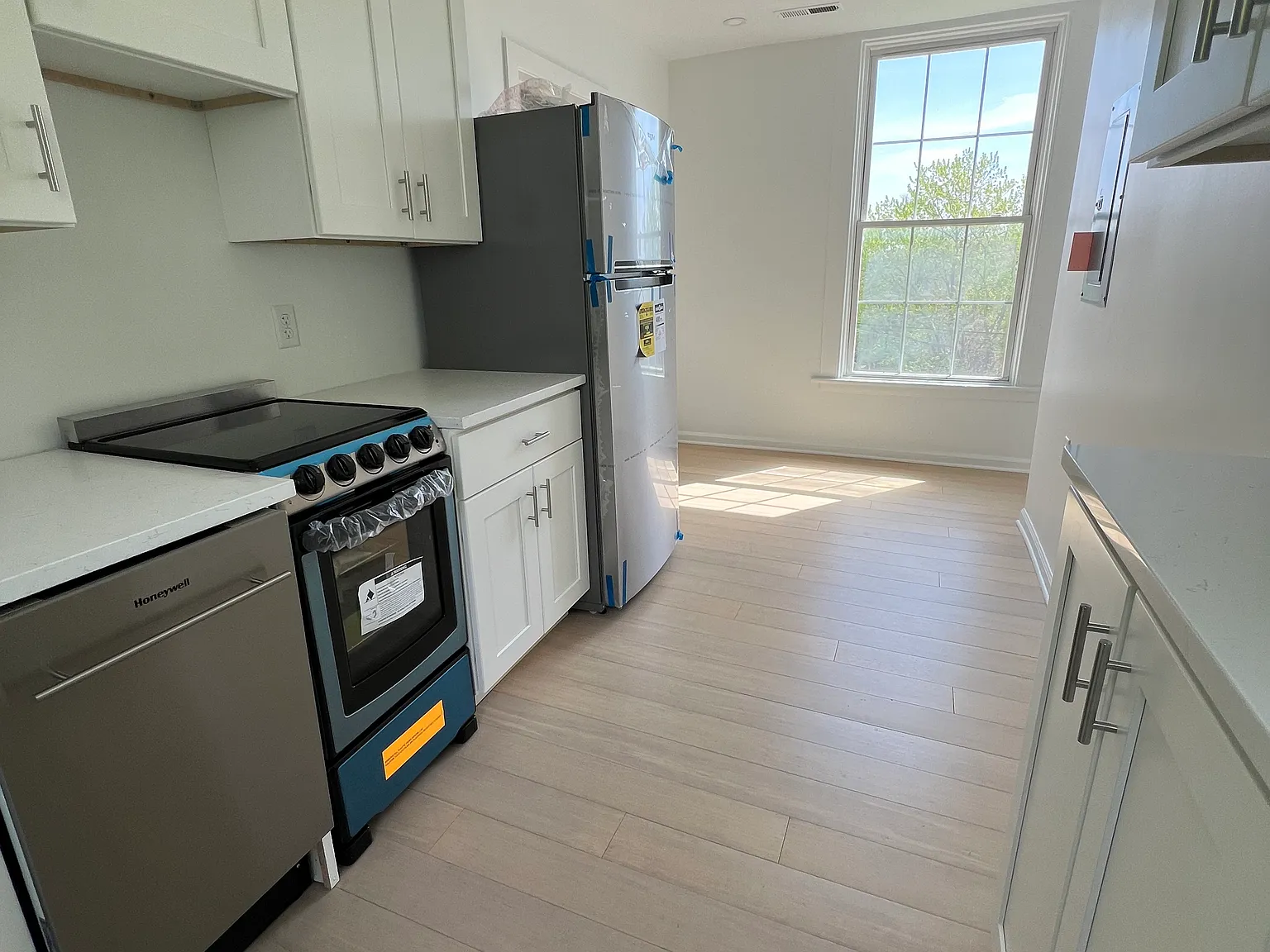Brand new studio apartment in historic mansion — Photo 4