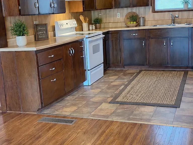 603 N College St — Photo 3