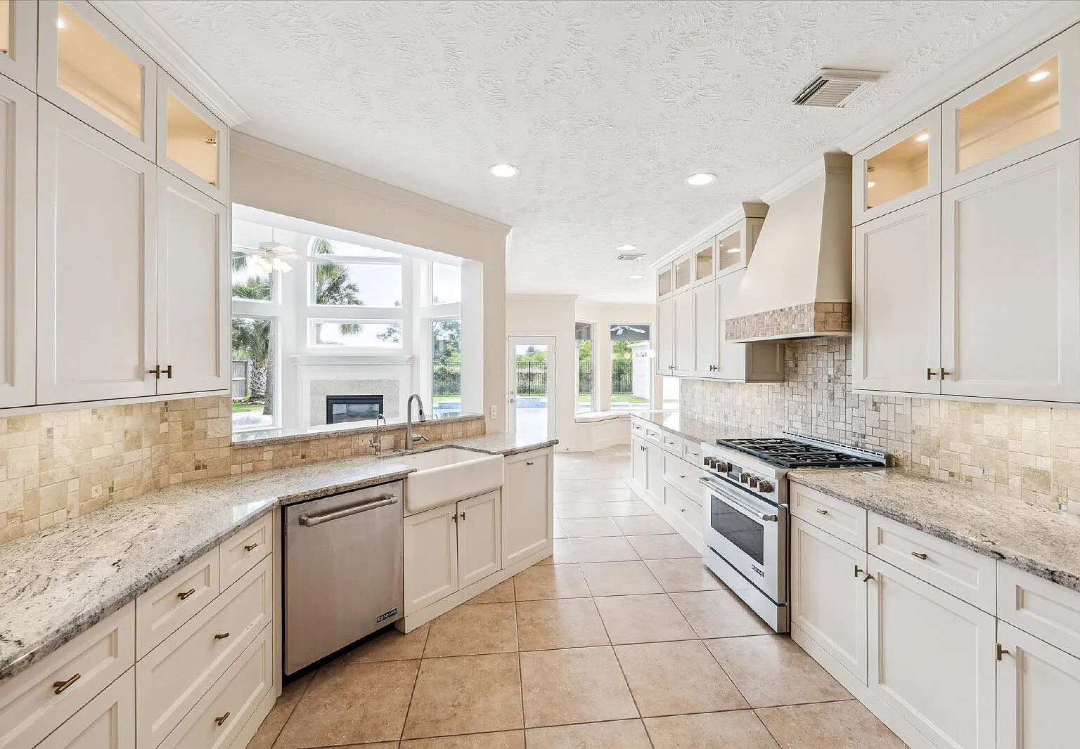 5 bed, 3.5 bath, 3875 sqft, $5,700 — Photo 4