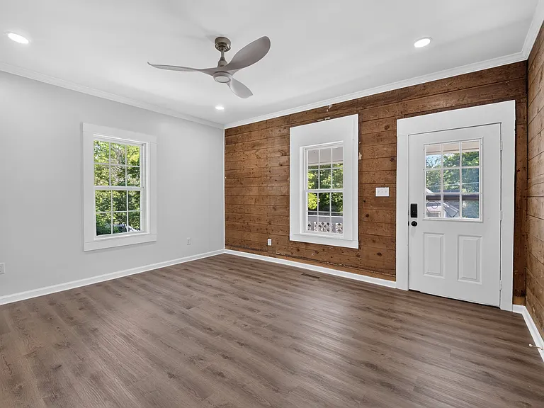 324 Walnut St — Photo 3