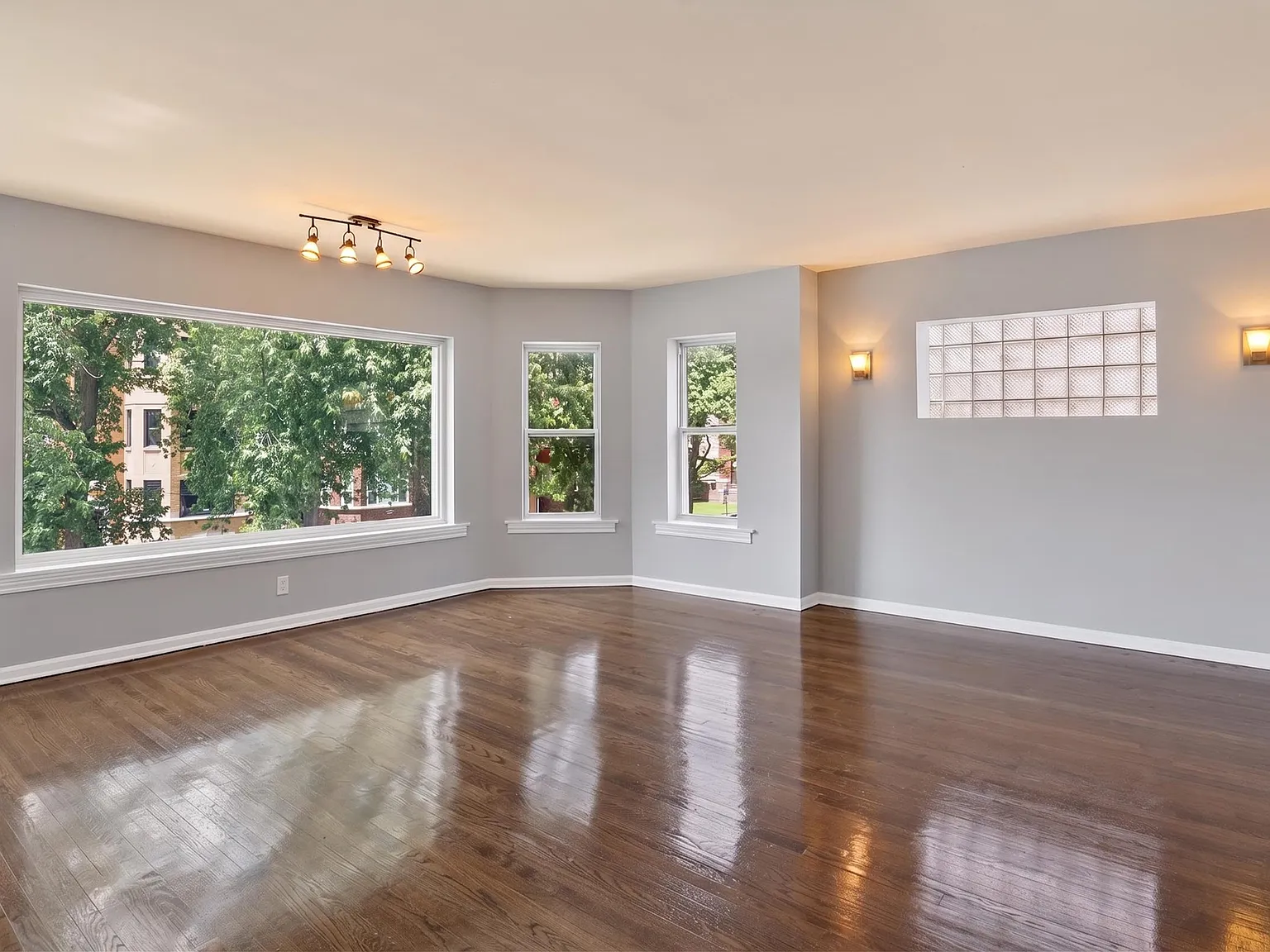 2 bed, $1,850 — Photo 2