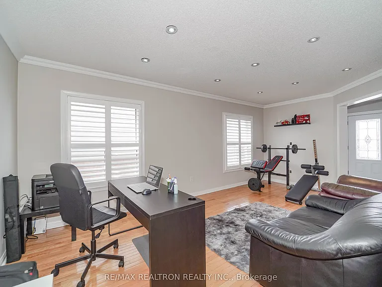 59 Scottsdale Dr — Photo 11