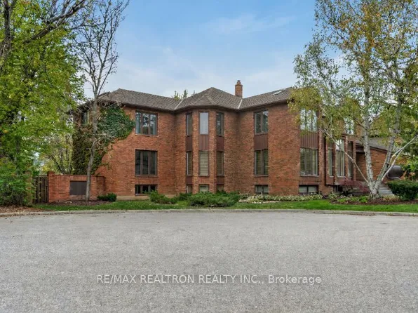 15 Sunforest Ct, Toronto, ON M2R 3W3