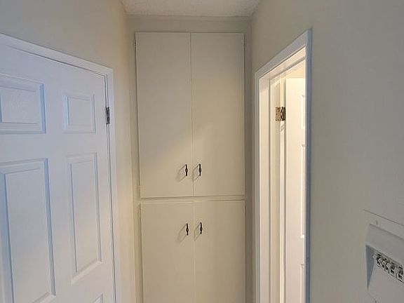 5th image of 242 W Verdugo Ave #256