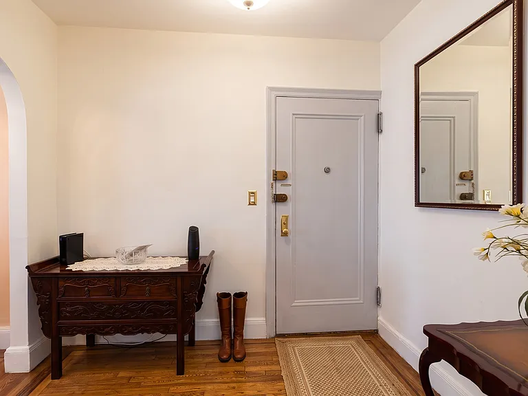 240 E 24th St #4G — Photo 3