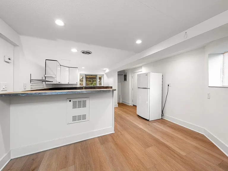 1611 E Spring St #B — Photo 6