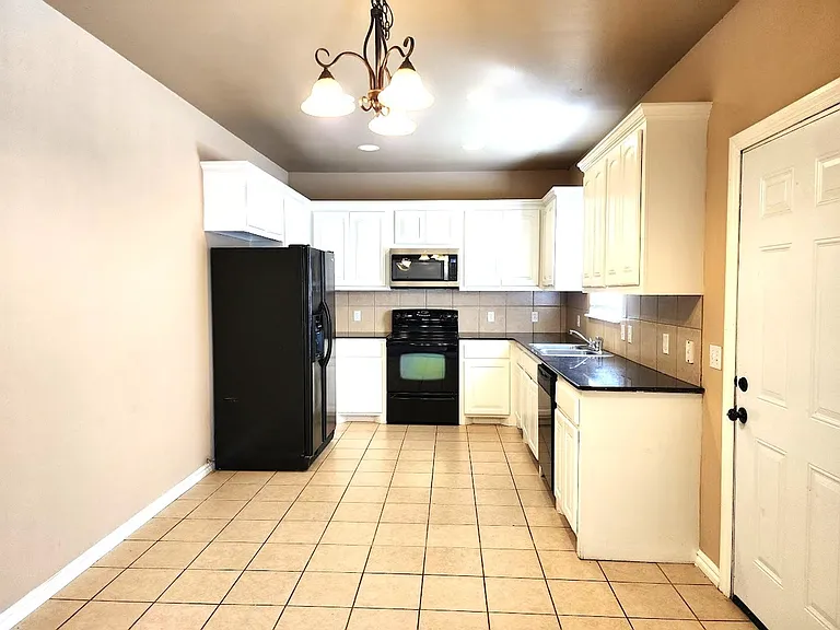 13705 & 13707 Oxford Dr — Photo 7