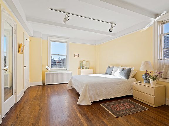 3rd image of 12 W 96th St APT 12D