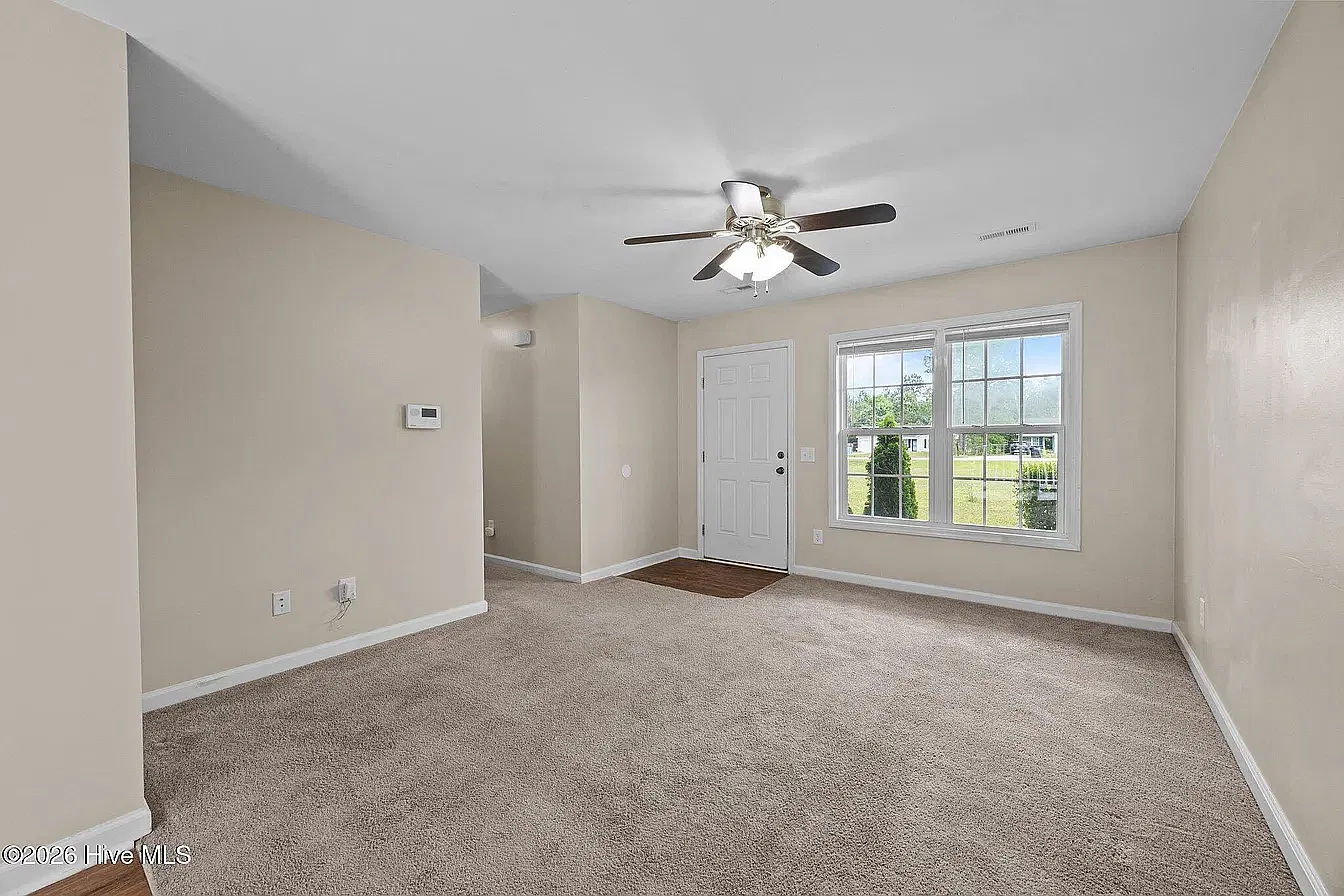 3 bed, 1002 sqft, $1,800 — Photo 1