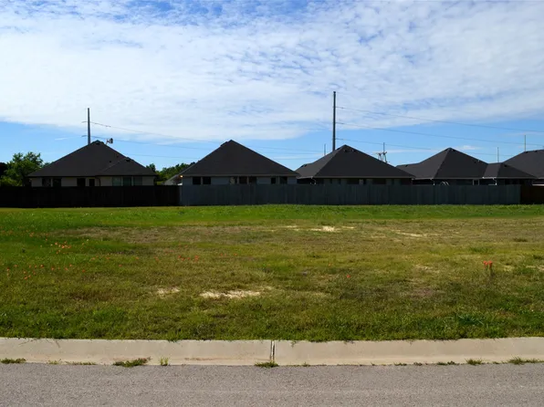 307 Preston Rd, Mabank, TX 75147