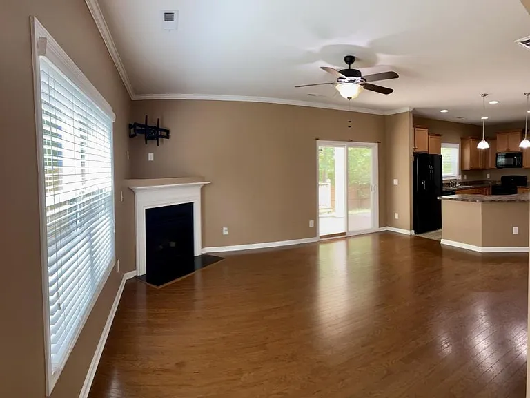 301 River Oak St — Photo 3