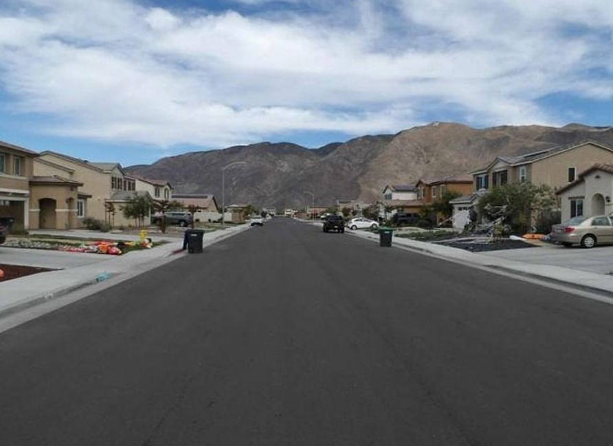 Exterior Neighborhood (street photo)