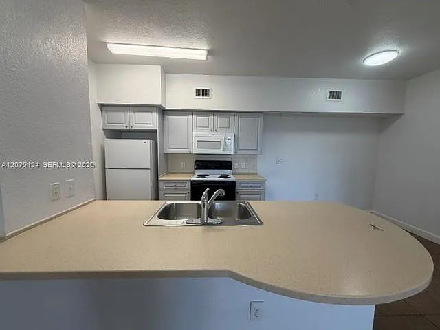2 bed, 2.0 bath, 1049 sqft, $1,175 — Photo 3