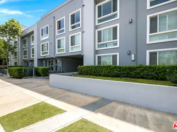 10878 Bloomfield St #406, Toluca Lake, CA 91602