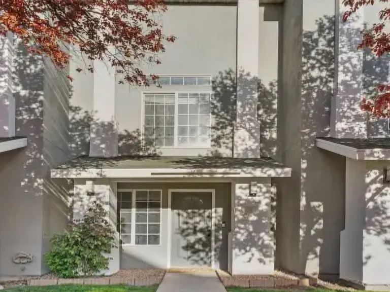 475 N Redwood Rd — Photo 1