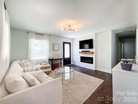 5th image of 3827 Topsfield Rd