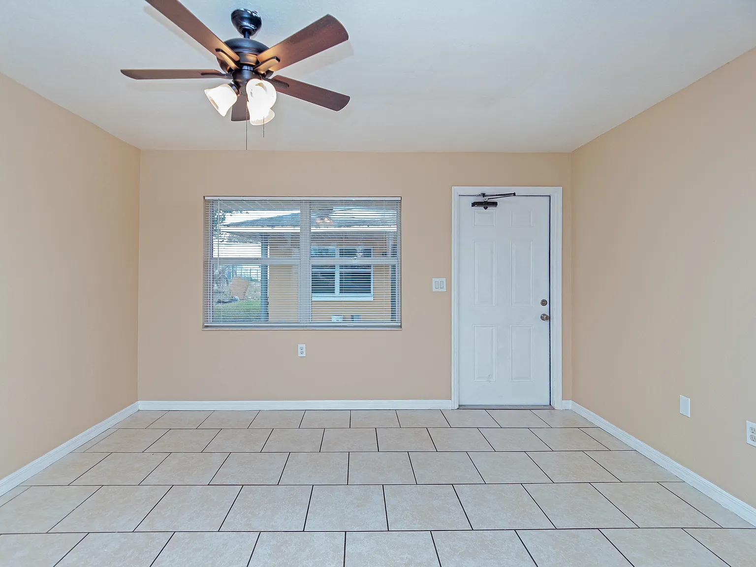 1/1 near Downtown Sebring! — Photo 4