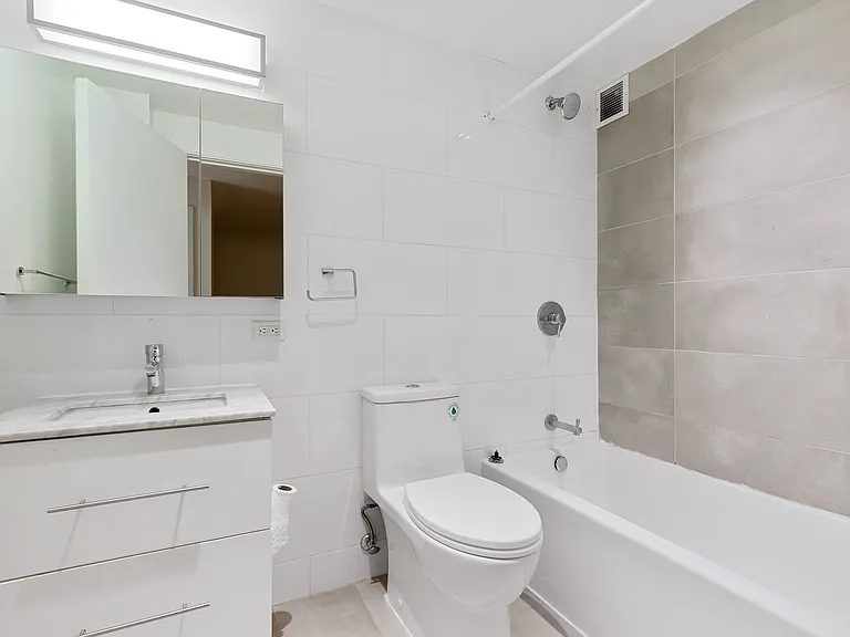 230 E 44th St #3P — Photo 7