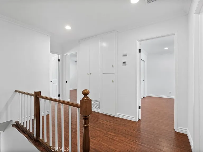 10811 Des Moines Ave — Photo 30