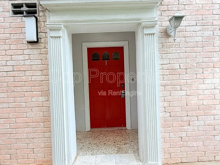 811 Jackson Keller Rd #3 — Photo 2