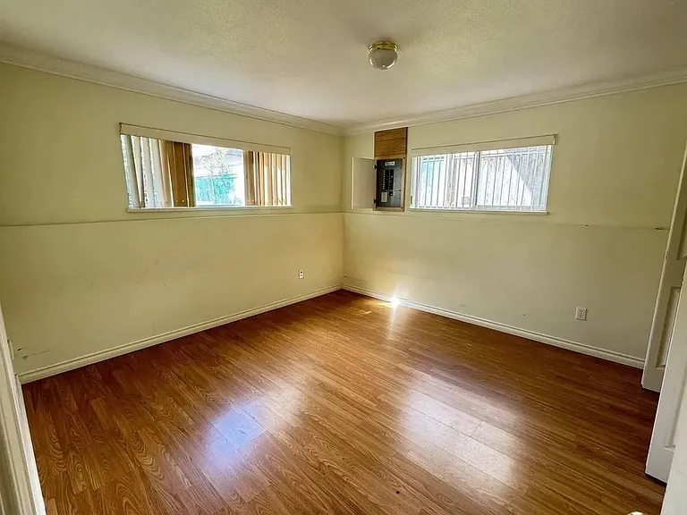 2400 W 19th Ave — Photo 5