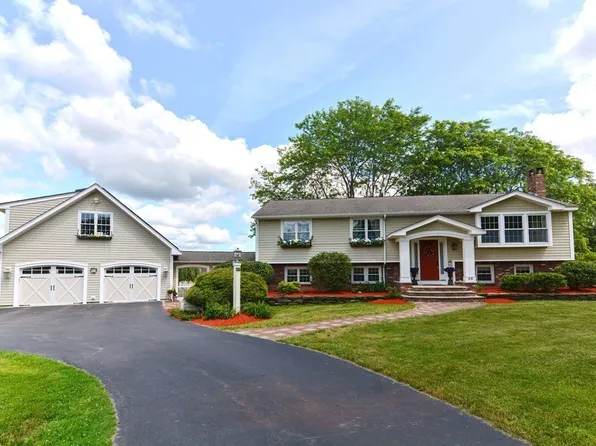 38 Blackstone St, Mendon, MA 01756