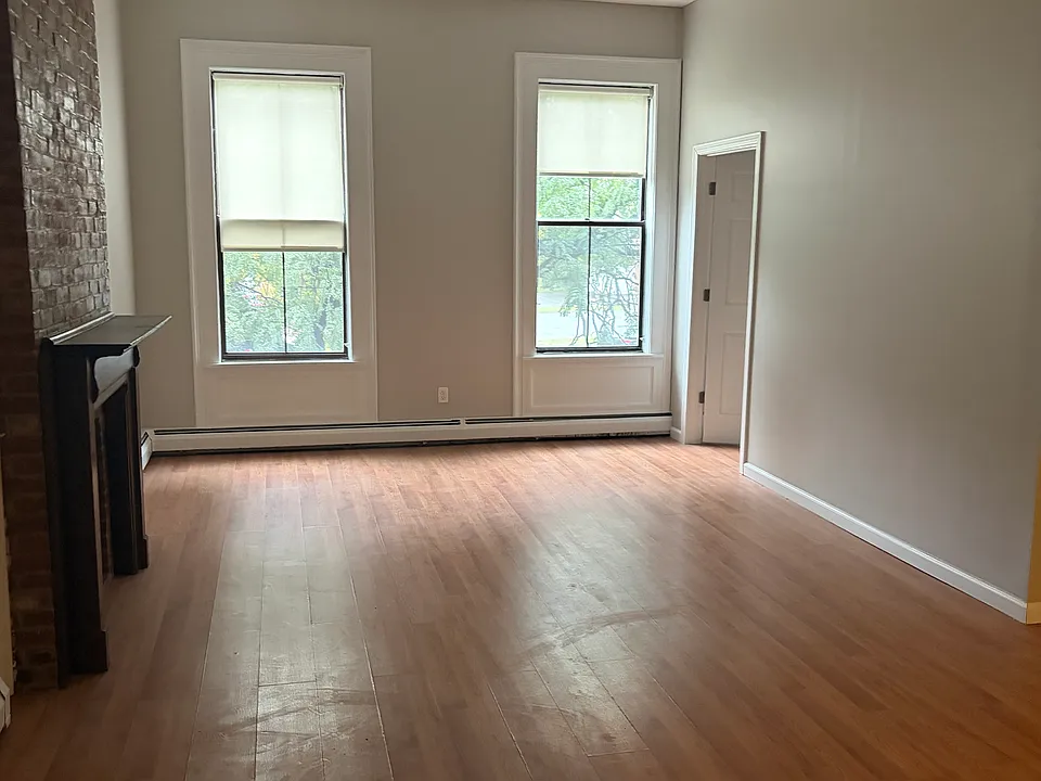 52 Buckingham St #2