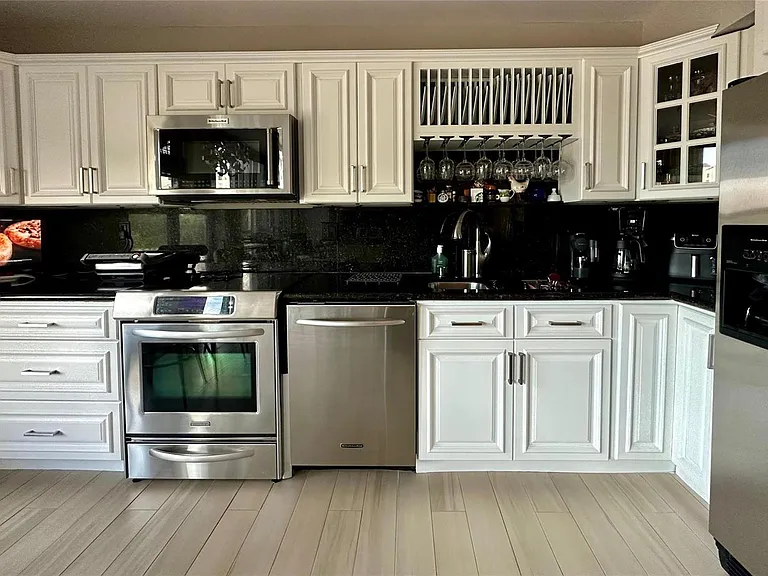 7582 Regency Lake Dr — Photo 17