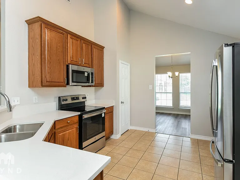 7016 Seton Hall Dr — Photo 8
