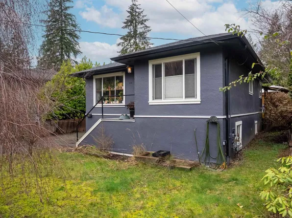 518 W 23rd St, North Vancouver, BC V7M 2B9