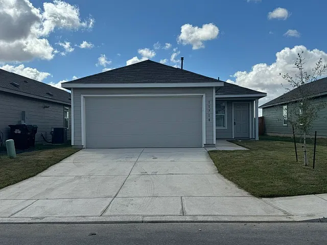 3 bed, 1266 sqft, $1,445 — Photo 1