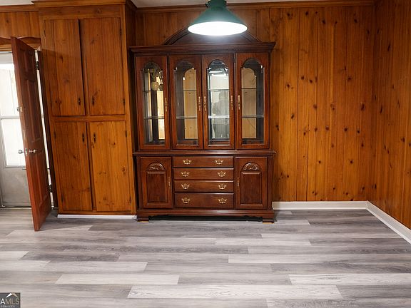 3rd image of 72 Bell St